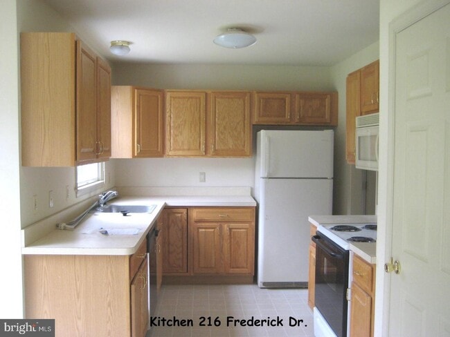 Building Photo - 216 Frederick Dr