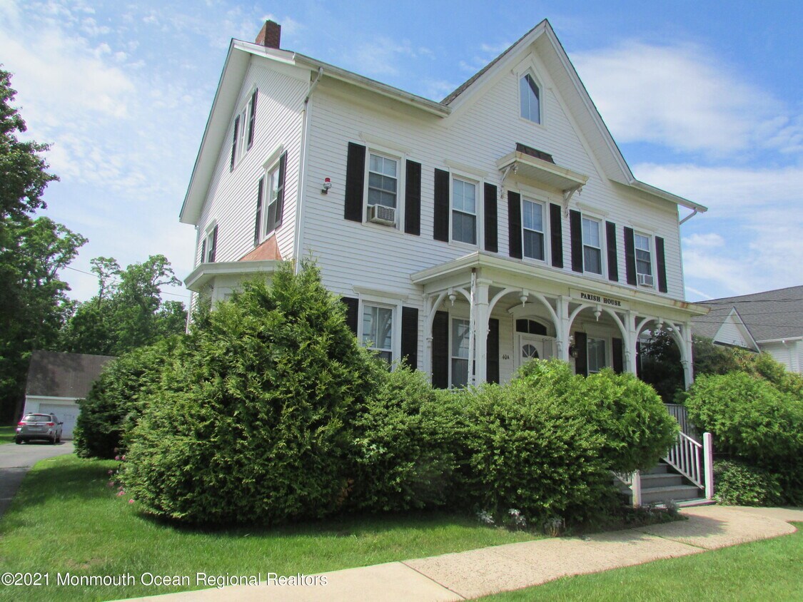 Primary Photo - 40 Main St