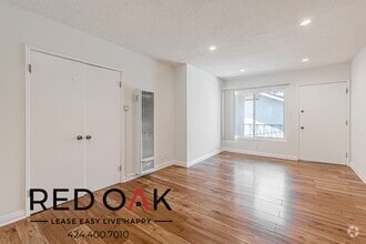 Building Photo - 917 Fedora St