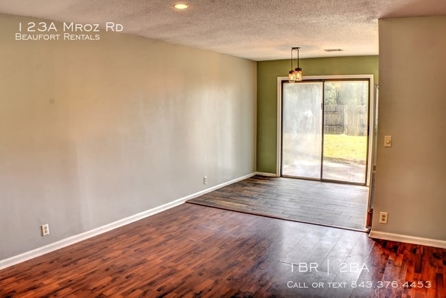 Building Photo - 123A Mroz Rd