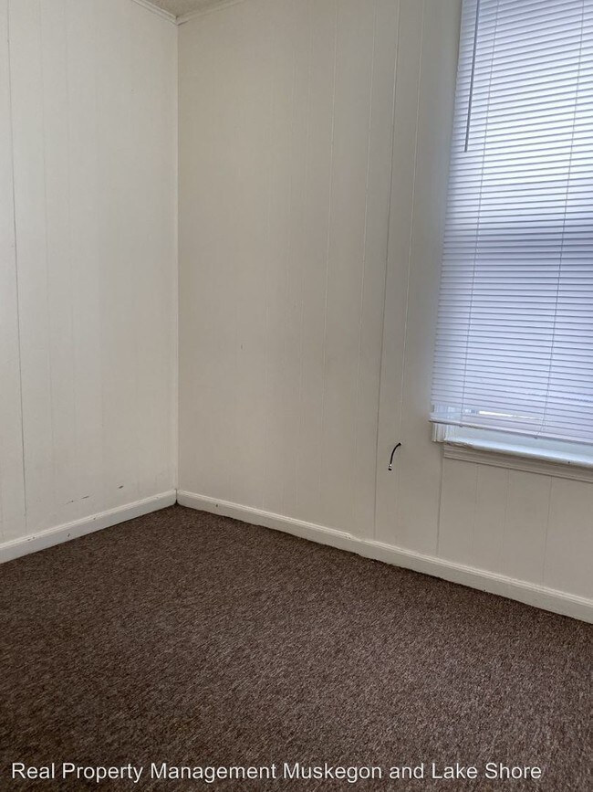 Building Photo - 2 br, 1 bath House - 574 East Apple Ave