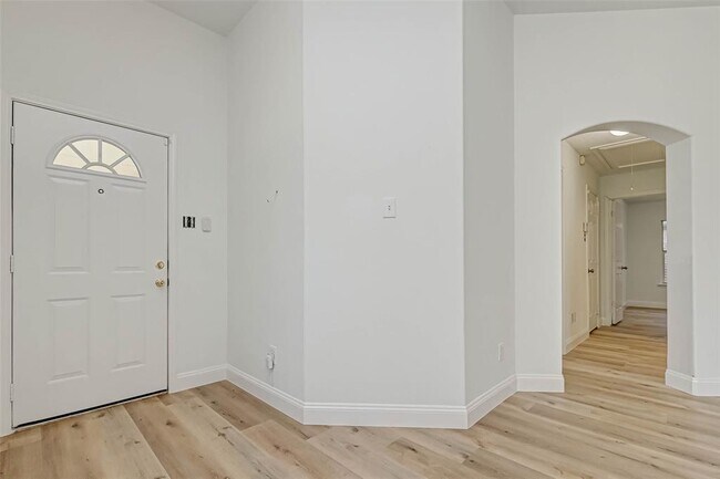 Building Photo - 11915 Perdenales Falls Ct