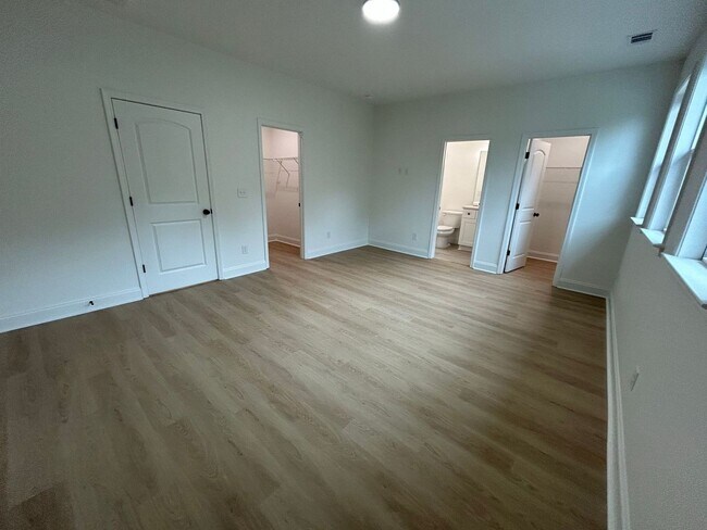 Building Photo - NEW CONSTRUCTION! AVAILABLE AUGUST 9TH 2026!