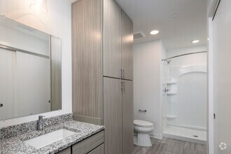 Interior Photo - Lakeview Green