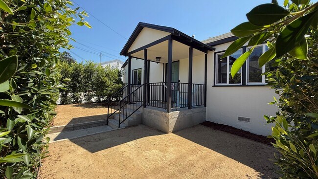 Foto del edificio - 6100 Strickland Ave