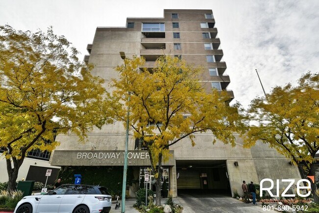 Foto del edificio - 230 E Broadway