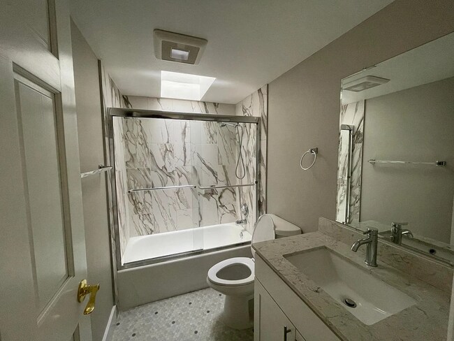 Foto del edificio - this 4 bedroom, 3 bath beautiful home.