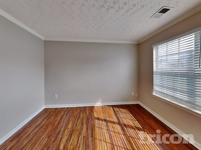 Foto del edificio - 25 Heaton Dr