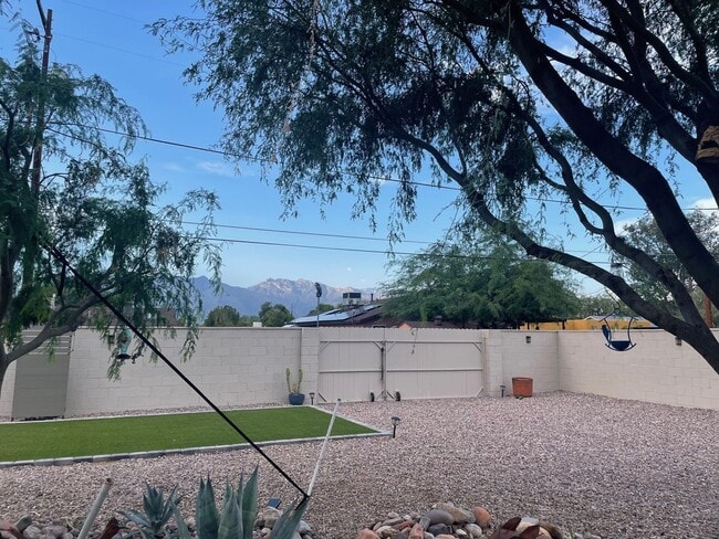 Building Photo - 4831 E Hampton St