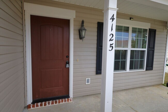 Foto del edificio - 4125 Barrington Dr