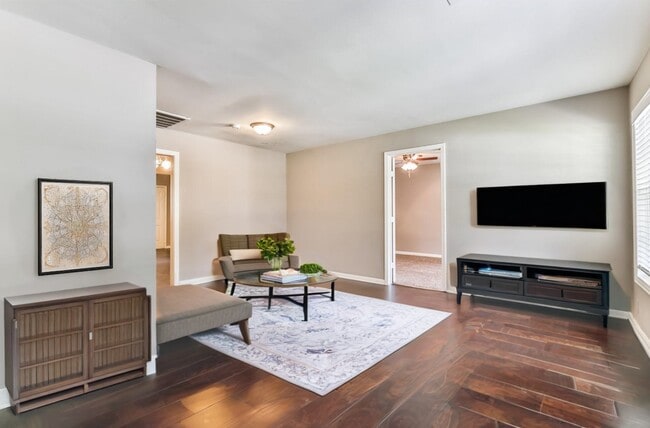 Building Photo - 4902 Pershing St