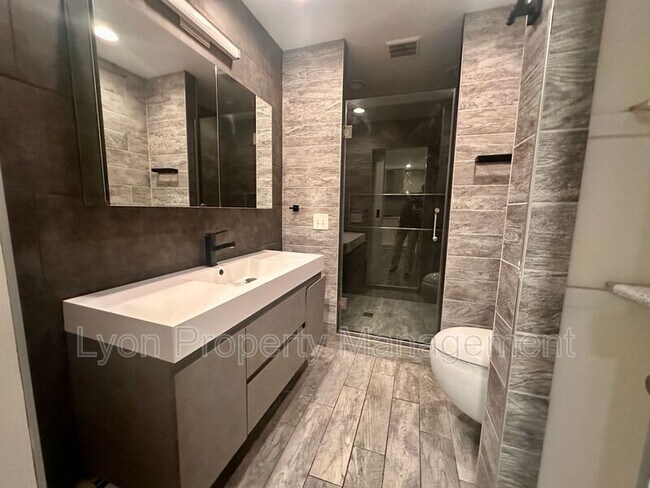 Building Photo - 1960 Smith St