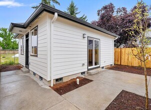 Building Photo - 6345 SE 85th Ave