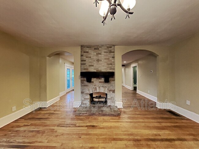 Foto del edificio - 493 Chappell Rd NW