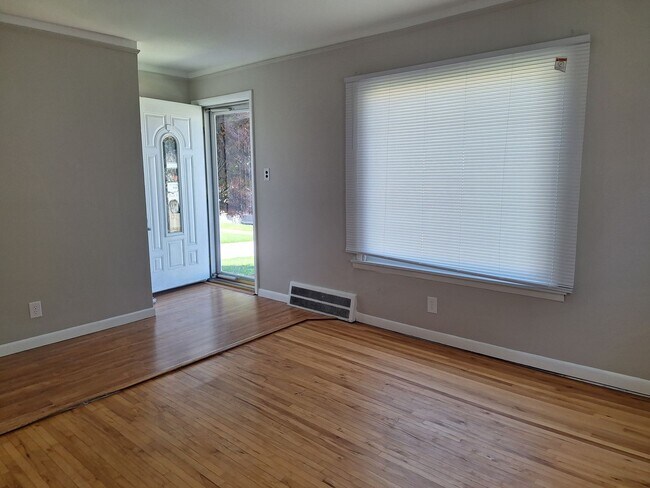 Foto del edificio - Charming 3 bedroom bungalow freshly updated