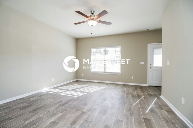 Foto del edificio - 4 Bedroom Pet-Friendly Home in La Vergne, TN with Main Street Renewal