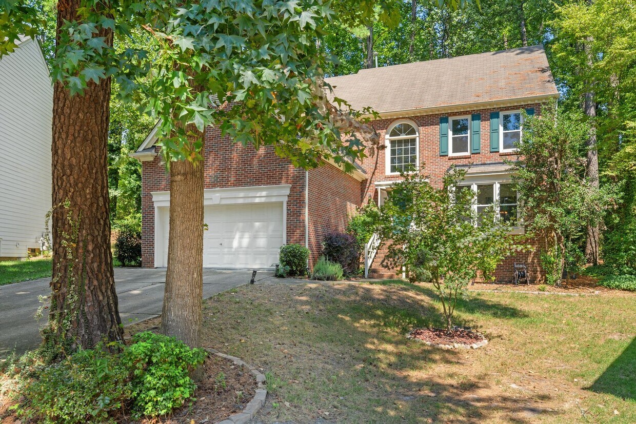 Foto principal - Beautiful 4BR, 3.5BA Tri-Level Home in Wel...
