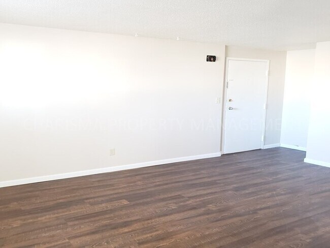 Building Photo - 108 S Garfield Ave