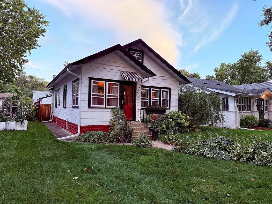 Primary Photo - Charming 2-Bedroom Home w/ Finished Loft, ...