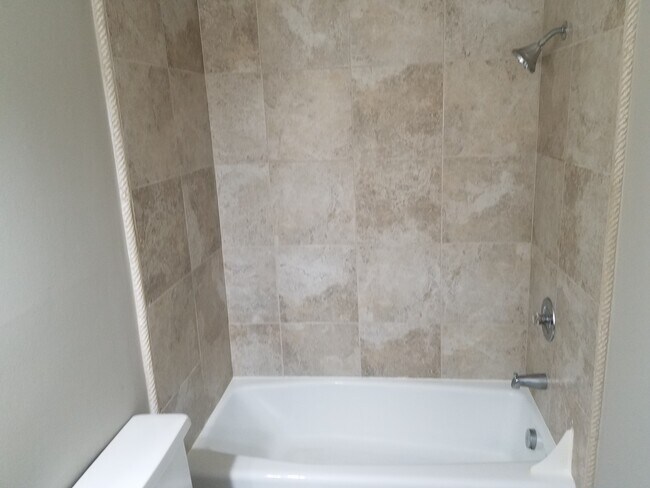 Master Bath - 8412 Williamsburg Cir