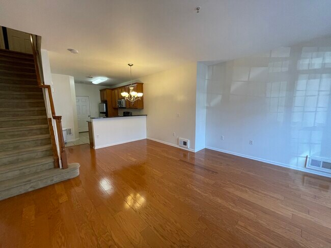 Building Photo - 275 Custer Ave