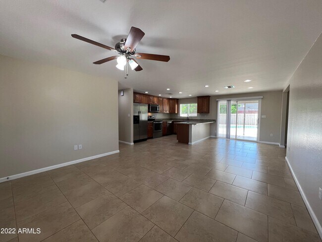 Building Photo - 4043 E Ludlow Dr