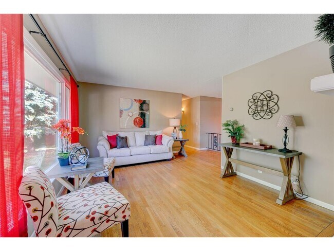 Foto del edificio - 8750 Queensland Ln N