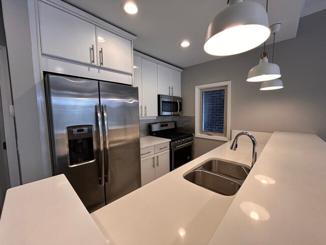 Foto del edificio - 2506 N Greenview Ave