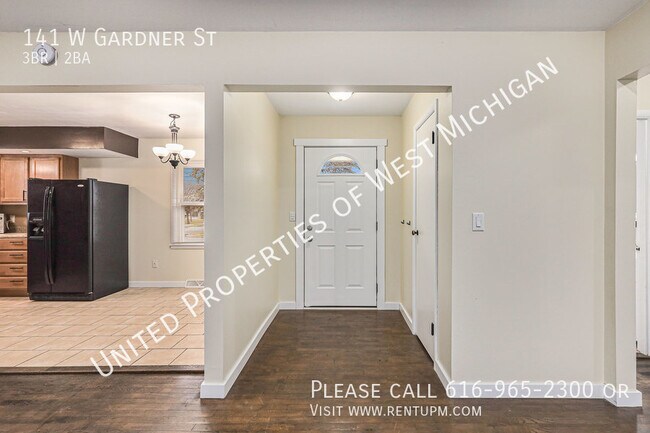 Building Photo - Available Now | 3 Bed 2 Bath Single Family...