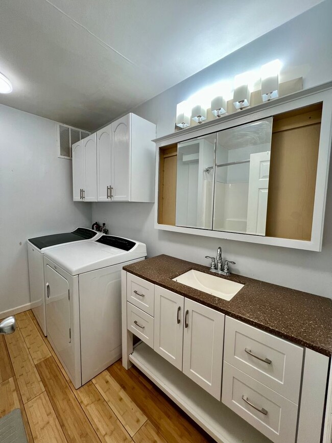 Building Photo - Charming 3-Bedroom Home in Fairbanks / Pet...