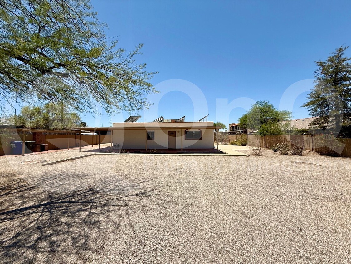 Primary Photo - 1303 N Walnut Blvd