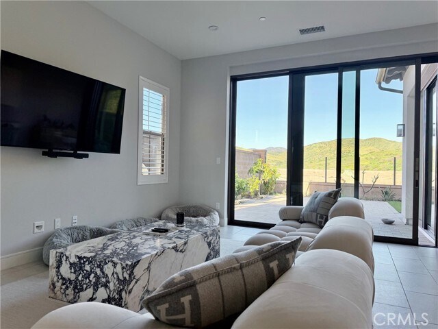 Building Photo - 140 Tomahawk