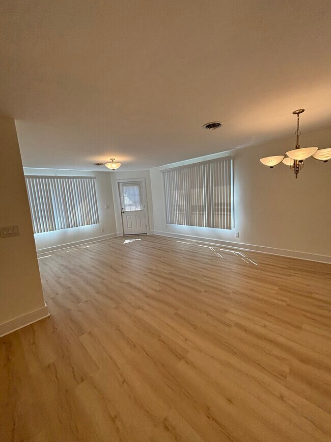 Foto del edificio - 1030 Community Rd
