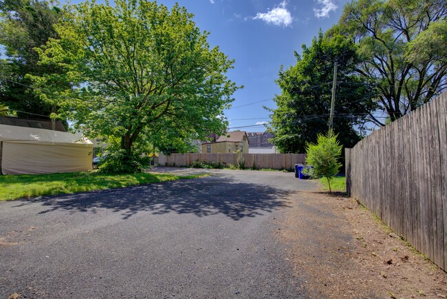 Back Lot - 732 Beech St