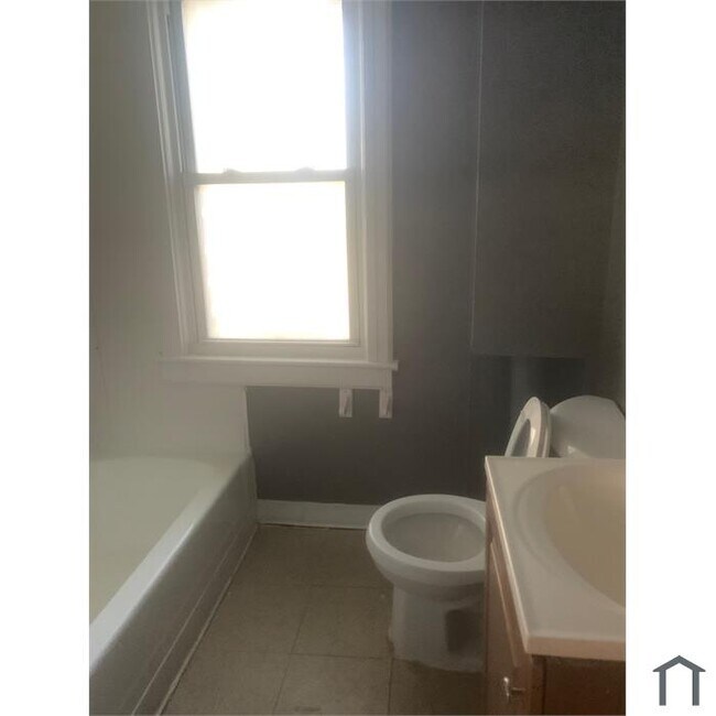 Foto del edificio - 311 E 238th St