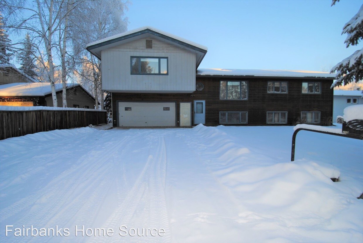 Primary Photo - 210 Haines Ave