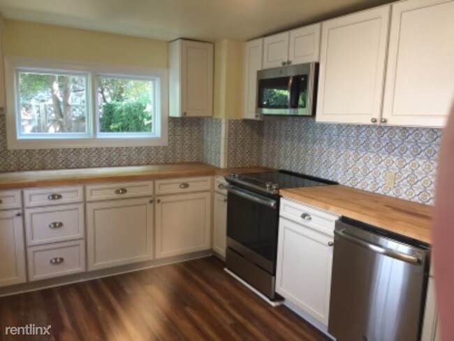 Foto del edificio - 2 br, 1.5 bath House - 12 Clinton Street