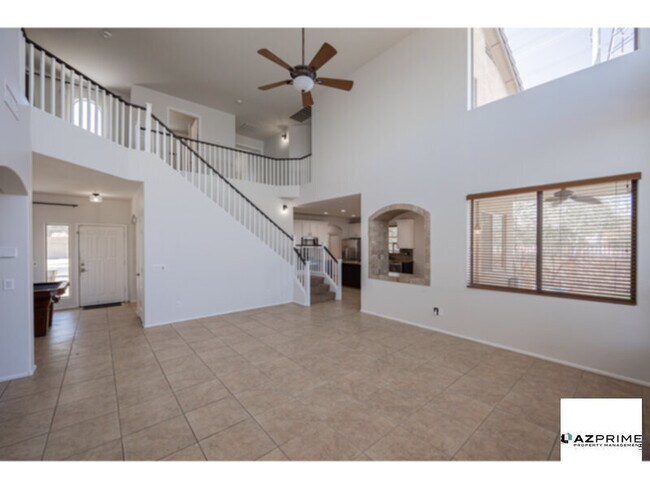 Foto del edificio - Escape to your Oasis in this Exquisite 5/2...