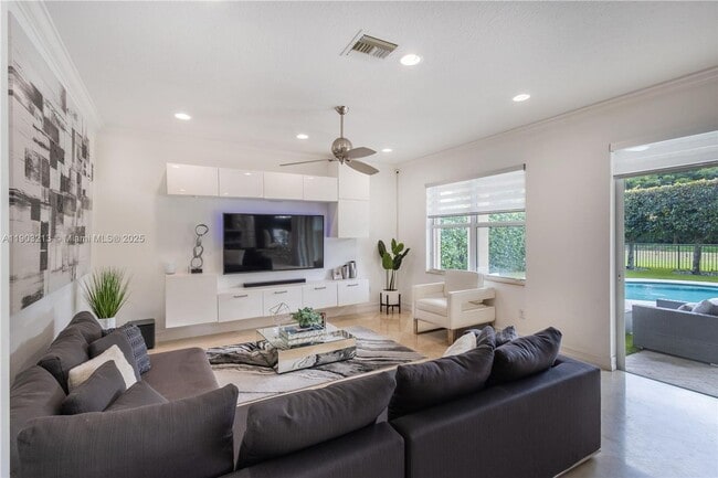 Foto del edificio - 8292 Triana Point Avenue