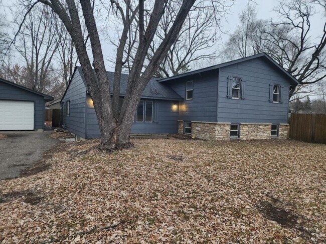 Foto del edificio - 543 123rd Avenue NW
