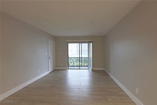 Building Photo - 5329 Summerlin Rd