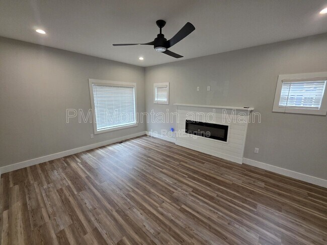 Foto del edificio - 339 Hazel Mill Rd
