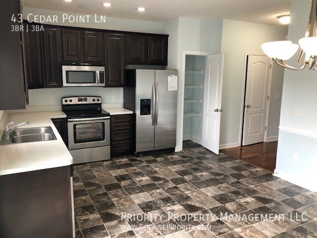 Foto del edificio - 43 Cedar Point Ln