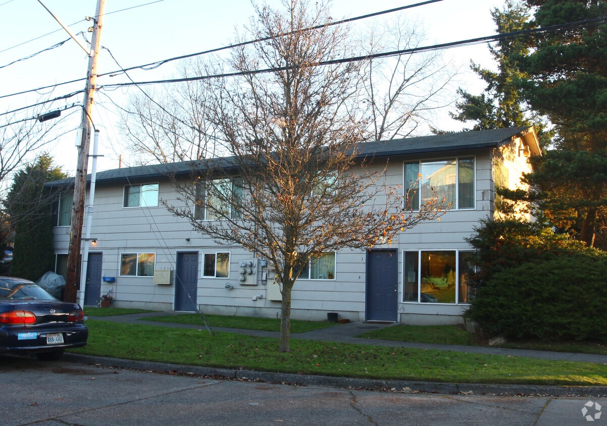 Building Photo - 711 S State St