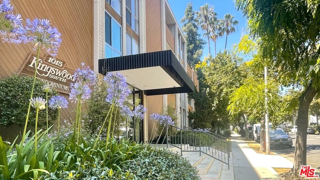 Foto principal - 1015 N Kings Rd