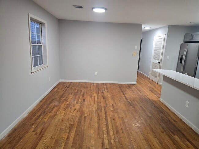 Foto del edificio - 220 Clerk St