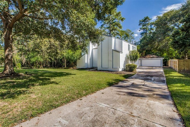 Building Photo - 2034 Deer Springs Dr