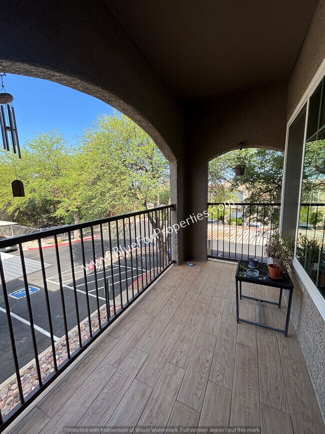 Foto del edificio - 1500 E Pusch Wilderness Dr