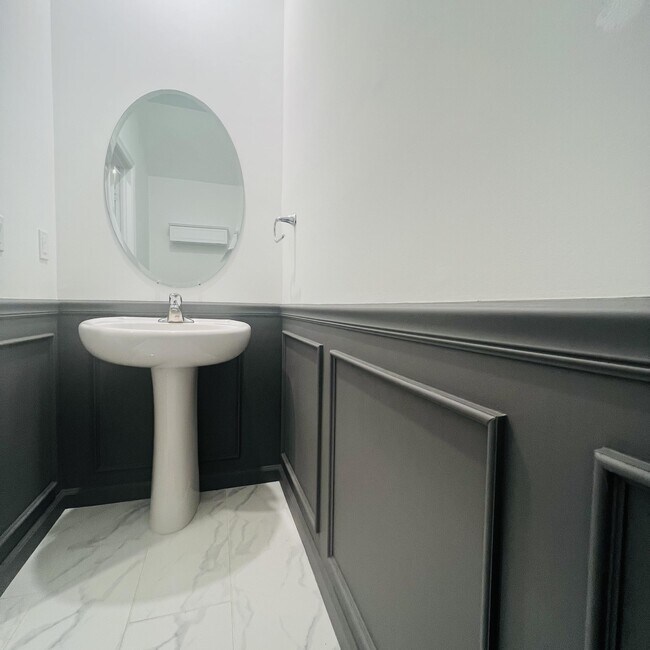 Foto del edificio - 6356 Sailpointe Ln