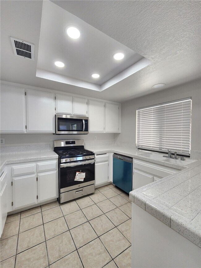 Building Photo - 37749 Janus Dr